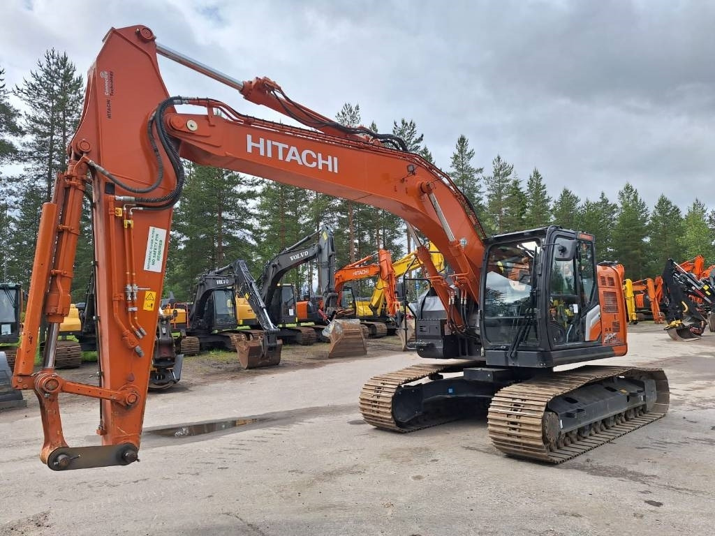 Hitachi ZX225USLC-7 - Гусеничный экскаватор: фото 3 Hitachi ZX225USLC-7 - Гусеничный экскаватор: фото 3