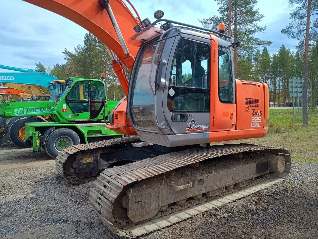 Hitachi ZX225USR KALLISTAJALLA - Гусеничный экскаватор: фото 2 Hitachi ZX225USR KALLISTAJALLA - Гусеничный экскаватор: фото 2