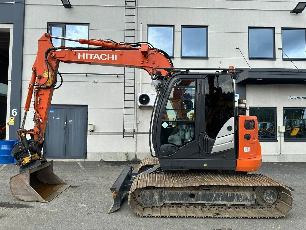 Hitachi ZX85US-5 800mm telat 6kpl työlaitteet mukaan - Мини-экскаватор: фото 1 Hitachi ZX85US-5 800mm telat 6kpl työlaitteet mukaan - Мини-экскаватор: фото 1