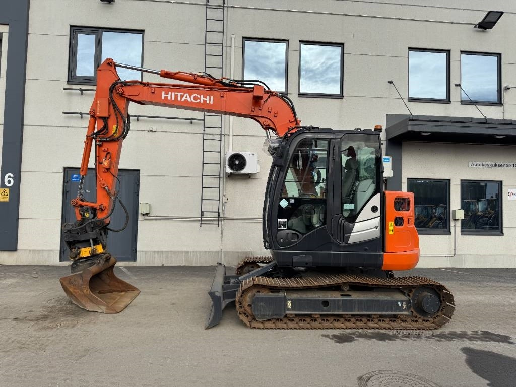 Hitachi ZX85US-5 Pyörittäjä, 3-Kauhaa - Мини-экскаватор: фото 1 Hitachi ZX85US-5 Pyörittäjä, 3-Kauhaa - Мини-экскаватор: фото 1