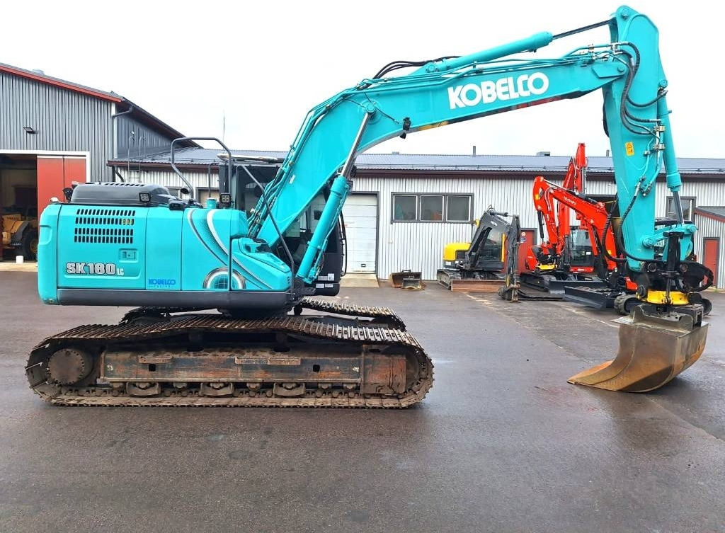 Kobelco SK180LC-10 PYÖRITTÄJÄLLÄ  - Гусеничный экскаватор: фото 5 Kobelco SK180LC-10 PYÖRITTÄJÄLLÄ  - Гусеничный экскаватор: фото 5