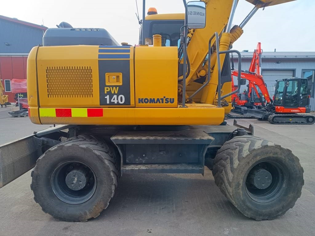 Колёсный экскаватор Komatsu MYYTY! SOLD! PW140-7 PYÖRITTÄJÄLLÄ: фото 7