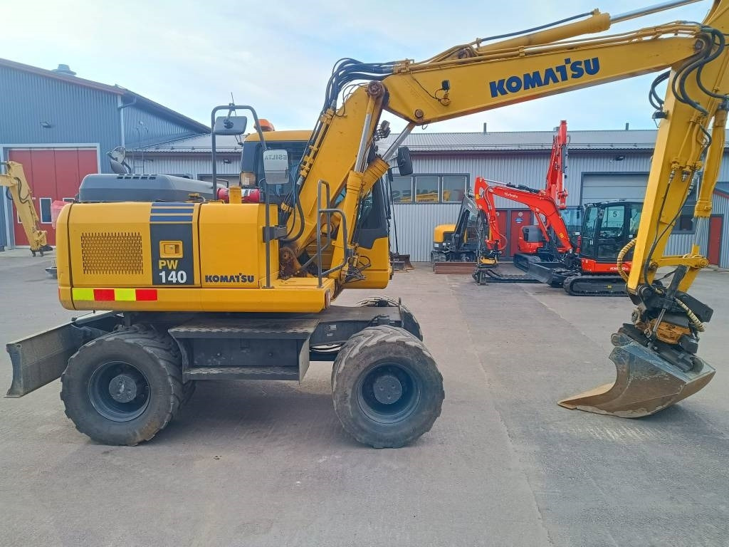 Колёсный экскаватор Komatsu MYYTY! SOLD! PW140-7 PYÖRITTÄJÄLLÄ: фото 6