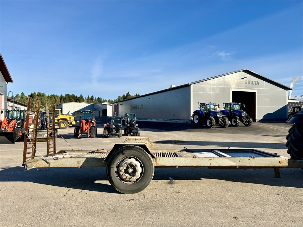 Omavalmiste 1 akselinen lavetti 6m - Низкорамный прицеп: фото 1 Omavalmiste 1 akselinen lavetti 6m - Низкорамный прицеп: фото 1