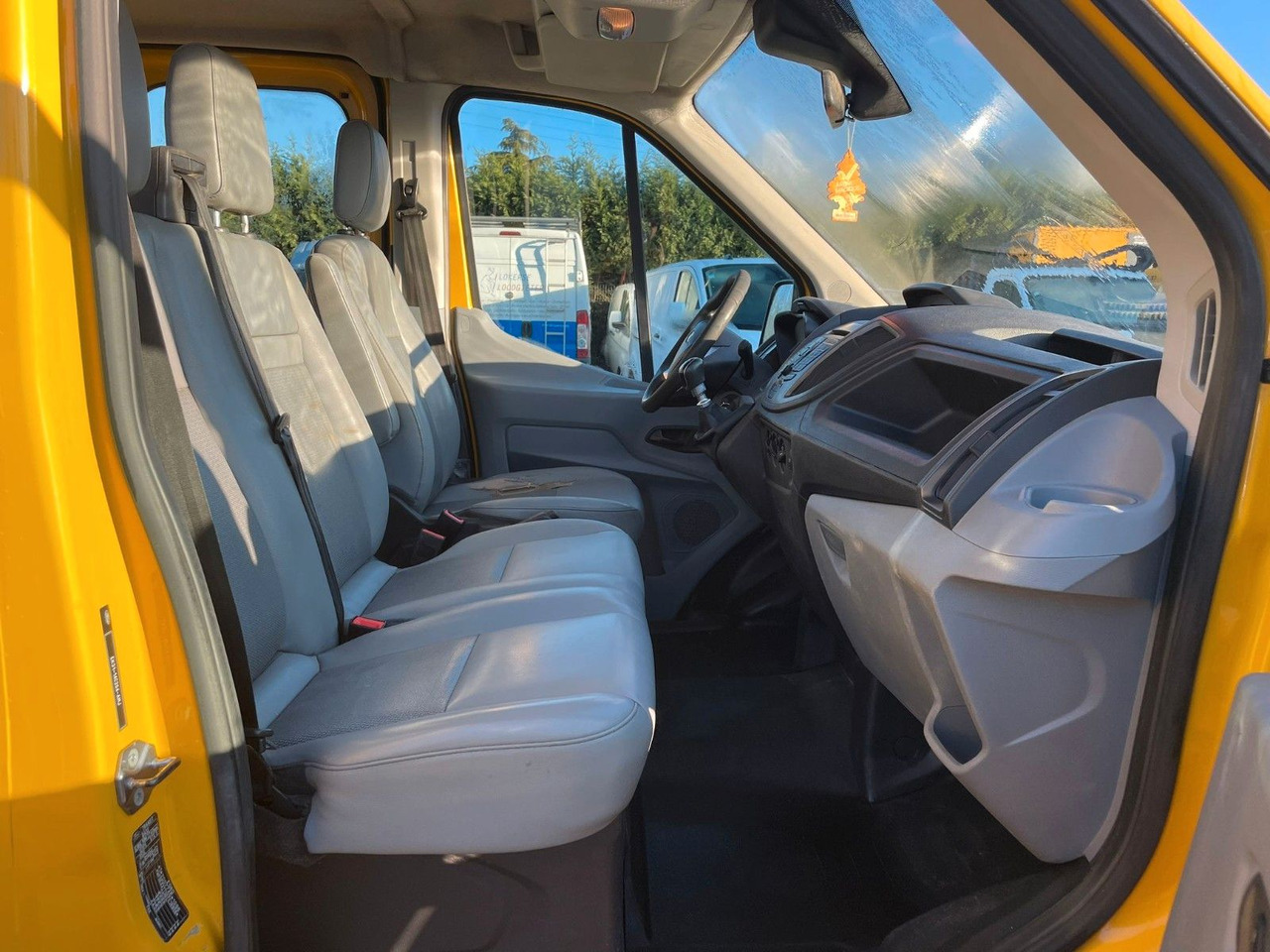 Ford Transit 2.2TDCI. Doka 7 Sitze. ALU pritsche. - Малотоннажный бортовой грузовик, Грузопассажирский фургон: фото 4 Ford Transit 2.2TDCI. Doka 7 Sitze. ALU pritsche. - Малотоннажный бортовой грузовик, Грузопассажирский фургон: фото 4