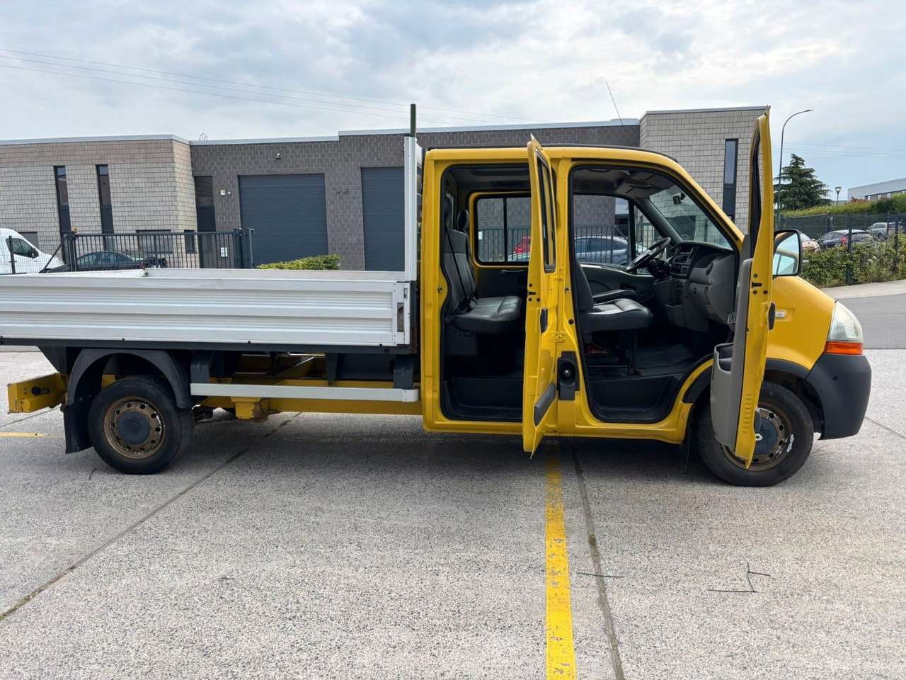 Renault Master Pritsche. 7pl. 2.5 Motor. - Малотоннажный бортовой грузовик, Грузопассажирский фургон: фото 5 Renault Master Pritsche. 7pl. 2.5 Motor. - Малотоннажный бортовой грузовик, Грузопассажирский фургон: фото 5