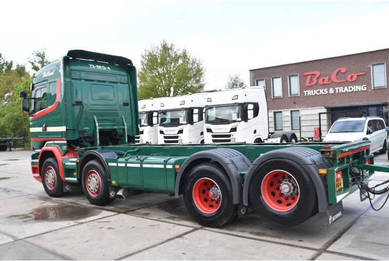 Scania R520 HL V8 8x2 - EURO 6 - MANUAL - RETARDER - WHEELBASE: 510 cm - 10 TONS FRONT AXLE - XENON - - Грузовик-контейнеровоз/ Сменный кузов: фото 3 Scania R520 HL V8 8x2 - EURO 6 - MANUAL - RETARDER - WHEELBASE: 510 cm - 10 TONS FRONT AXLE - XENON - - Грузовик-контейнеровоз/ Сменный кузов: фото 3