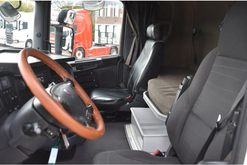 Scania R450 TL 4x2 - RETARDER - 866 TKM - PARK. AIRCO - NAVI - 2 x FUEL TANKS - GOOD CONDITION - - Тягач: фото 4 Scania R450 TL 4x2 - RETARDER - 866 TKM - PARK. AIRCO - NAVI - 2 x FUEL TANKS - GOOD CONDITION - - Тягач: фото 4