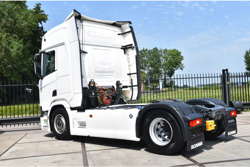 Scania R520 V8 NGS 4x2 - RETARDER - 523 TKM - PARK. AIRCO - ACC - NAVI - 2 x FUEL TANKS - LED LIGHTS - - Тягач: фото 3 Scania R520 V8 NGS 4x2 - RETARDER - 523 TKM - PARK. AIRCO - ACC - NAVI - 2 x FUEL TANKS - LED LIGHTS - - Тягач: фото 3