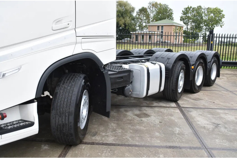 Volvo FH 500 Globe 8x2/4 - 147 TKM - PARK. AIRCO - 10 TONS FRONT AXLE - LEATHER SEATS - PTO - LED LIGHTS - TOP CONDITION - - Грузовик-шасси: фото 4 Volvo FH 500 Globe 8x2/4 - 147 TKM - PARK. AIRCO - 10 TONS FRONT AXLE - LEATHER SEATS - PTO - LED LIGHTS - TOP CONDITION - - Грузовик-шасси: фото 4