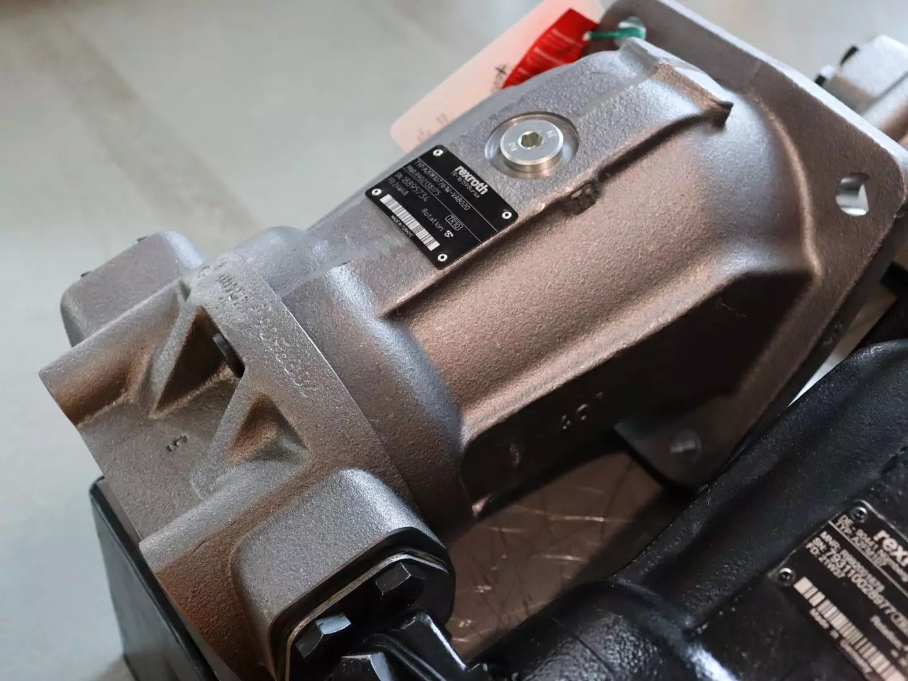 REXROTH A2FM107/61W-VAB020 - Гидравлический мотор для Строительной техники: фото 1 REXROTH A2FM107/61W-VAB020 - Гидравлический мотор для Строительной техники: фото 1