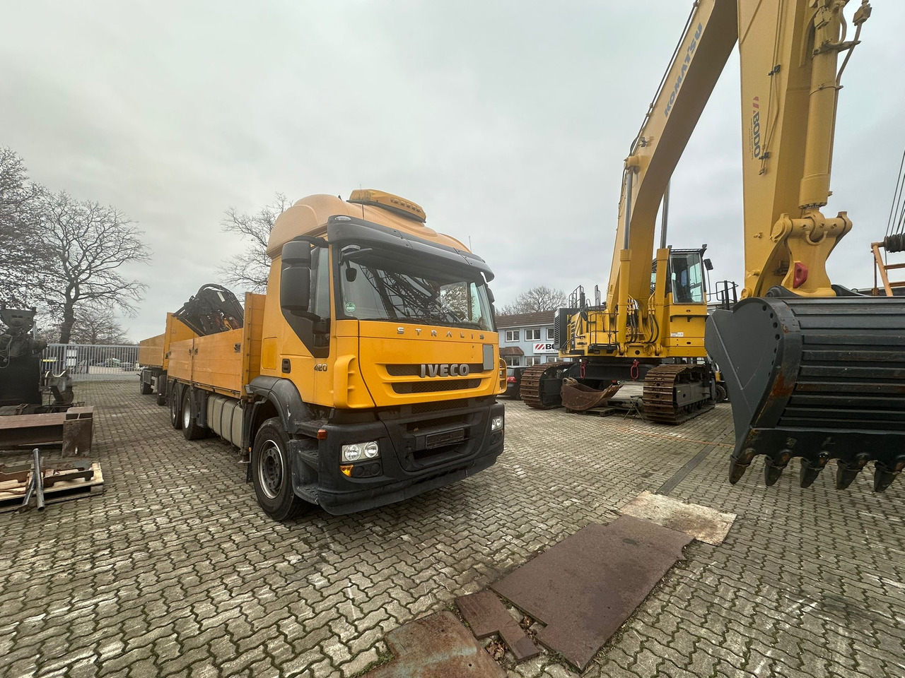 IVECO STRALIS 420 truck open box with TEREX loading crane 290.2E-A3 - Крюковой мультилифт, Автоманипулятор: фото 1 IVECO STRALIS 420 truck open box with TEREX loading crane 290.2E-A3 - Крюковой мультилифт, Автоманипулятор: фото 1