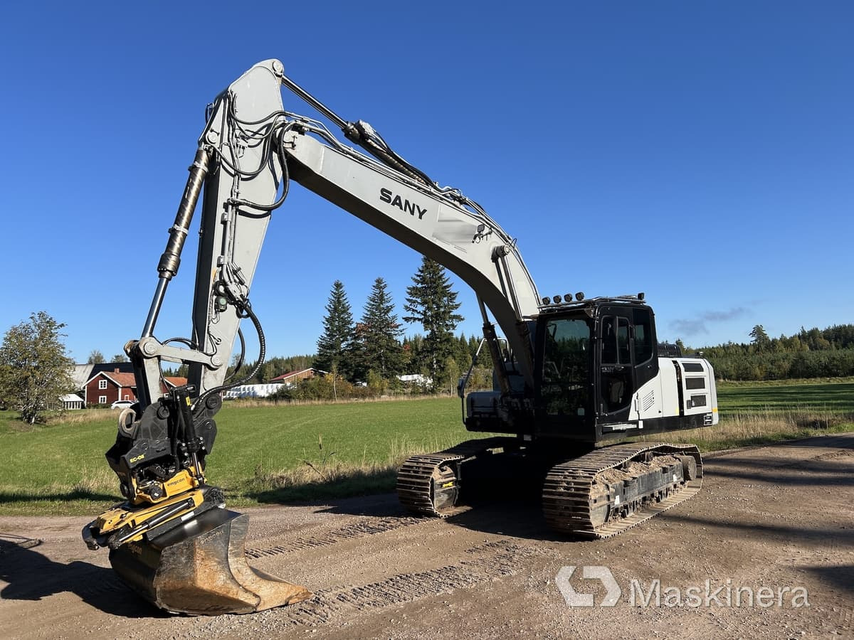 Grävmaskin Sany SY215C LC - Гусеничный экскаватор: фото 1 Grävmaskin Sany SY215C LC - Гусеничный экскаватор: фото 1