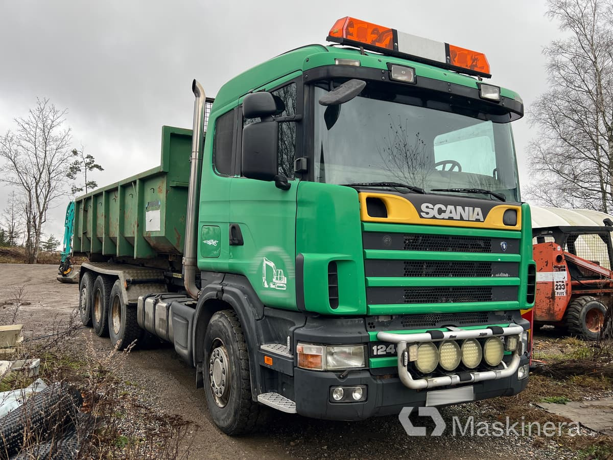 Lastväxlare Scania R124GB8X4 - Крюковой мультилифт: фото 1 Lastväxlare Scania R124GB8X4 - Крюковой мультилифт: фото 1