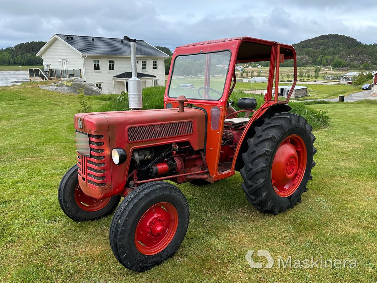 McCormick International IH B-275 Traktor IH B-275 - Трактор: фото 1 McCormick International IH B-275 Traktor IH B-275 - Трактор: фото 1