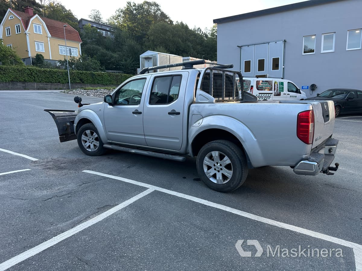 Nissan Navara 2.5 dCi 4x4 med plog - Цельнометаллический фургон: фото 4 Nissan Navara 2.5 dCi 4x4 med plog - Цельнометаллический фургон: фото 4