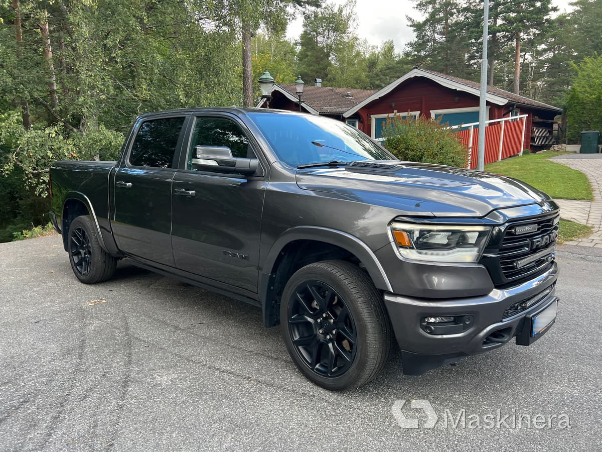 Pickup Dodge Ram 1500 - Цельнометаллический фургон: фото 1 Pickup Dodge Ram 1500 - Цельнометаллический фургон: фото 1