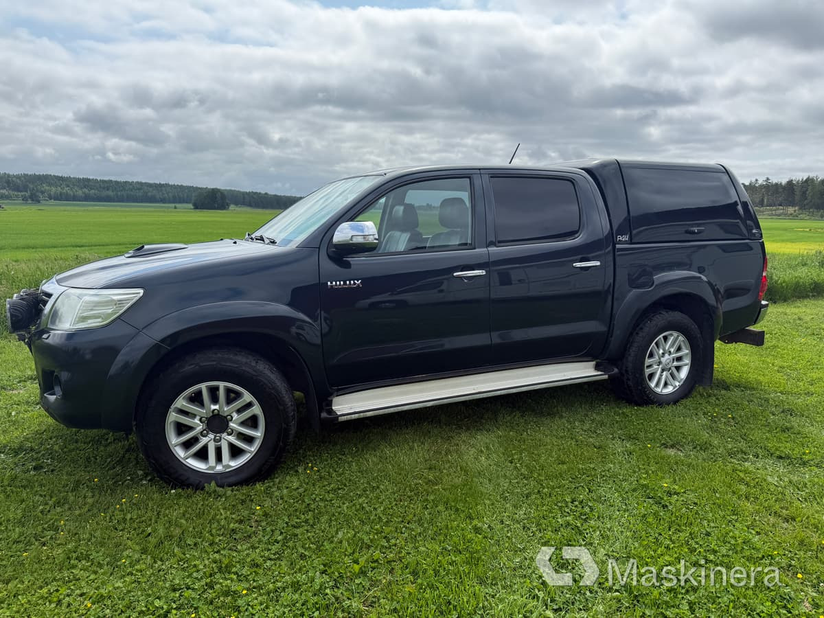Pickup Toyota Hilux Dubbelhytt 3.0 D 4x4 - Цельнометаллический фургон: фото 1 Pickup Toyota Hilux Dubbelhytt 3.0 D 4x4 - Цельнометаллический фургон: фото 1