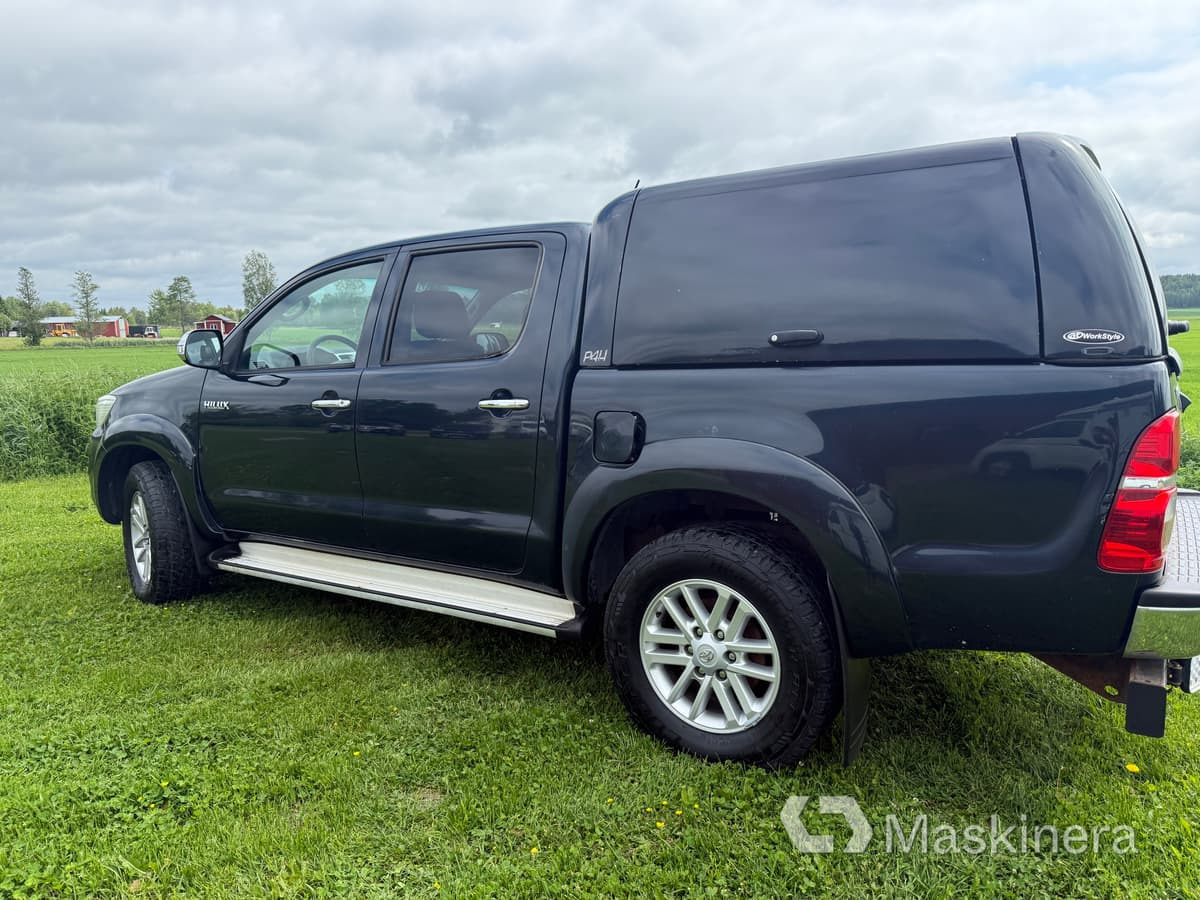 Pickup Toyota Hilux Dubbelhytt 3.0 D 4x4 - Цельнометаллический фургон: фото 2 Pickup Toyota Hilux Dubbelhytt 3.0 D 4x4 - Цельнометаллический фургон: фото 2