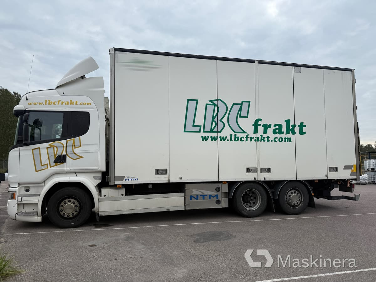 Skåpbil Scania R520 - Грузовик с закрытым кузовом: фото 1 Skåpbil Scania R520 - Грузовик с закрытым кузовом: фото 1
