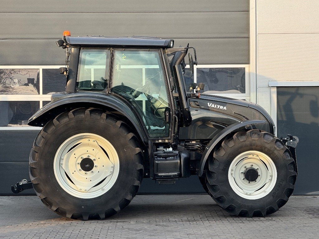 Valtra N 122 V - Трактор: фото 4 Valtra N 122 V - Трактор: фото 4