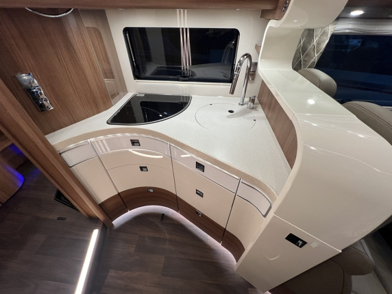 Carthago Chic E-Line I 51 QB - Интегрированный автодом: фото 4 Carthago Chic E-Line I 51 QB - Интегрированный автодом: фото 4