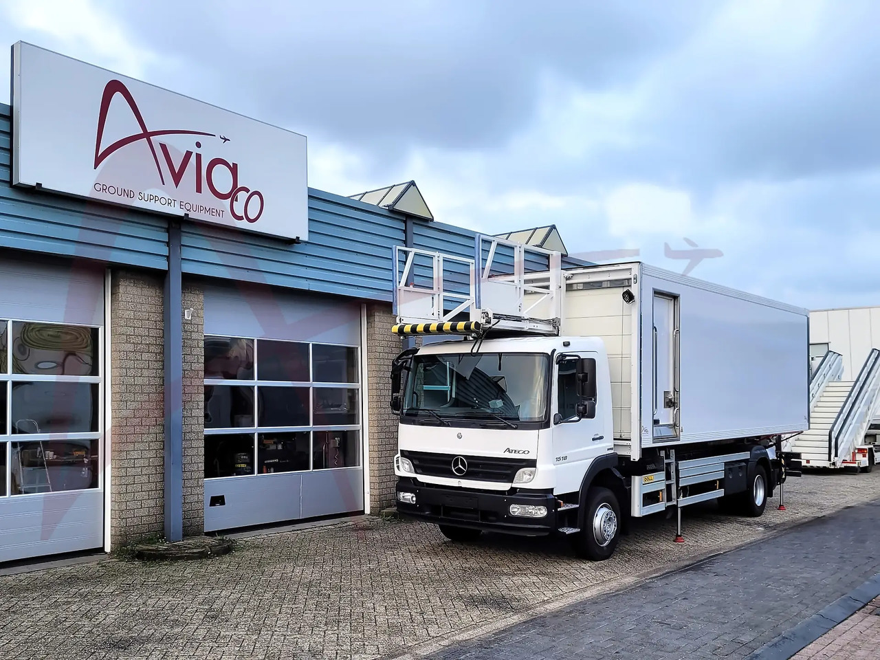 DOLL X-CAT U79.15S045.00 - Кейтеринговый автолифт: фото 5 DOLL X-CAT U79.15S045.00 - Кейтеринговый автолифт: фото 5