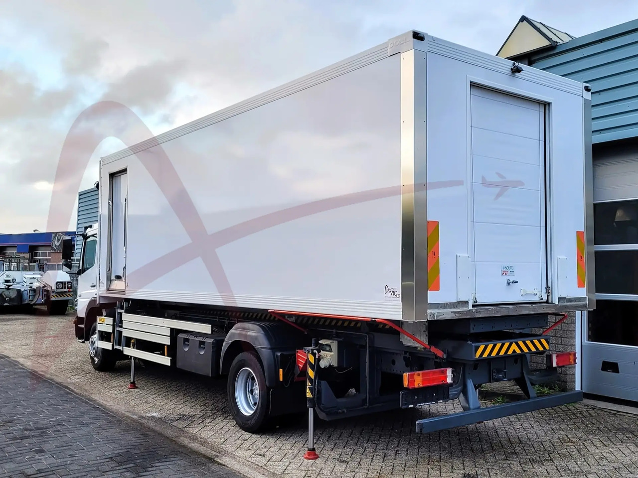 DOLL X-CAT U79.15S045.00 - Кейтеринговый автолифт: фото 4 DOLL X-CAT U79.15S045.00 - Кейтеринговый автолифт: фото 4