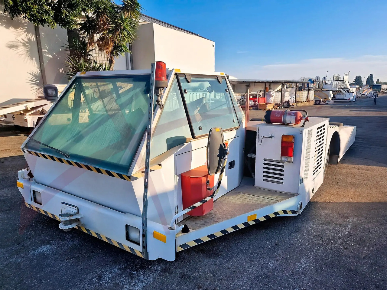 JBT EXPEDITER 160 - Аэродромный тягач: фото 1 JBT EXPEDITER 160 - Аэродромный тягач: фото 1