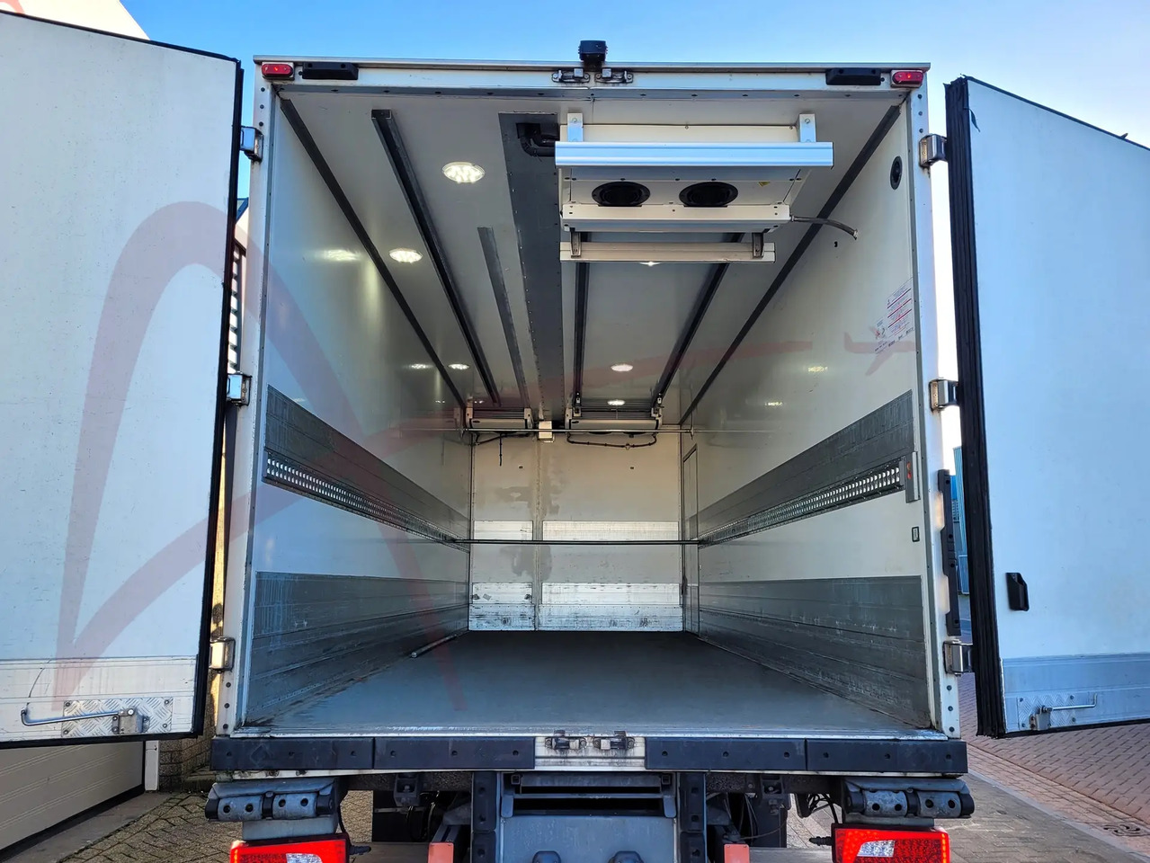 SCANIA SCANIA P250 - Рефрижератор: фото 3 SCANIA SCANIA P250 - Рефрижератор: фото 3