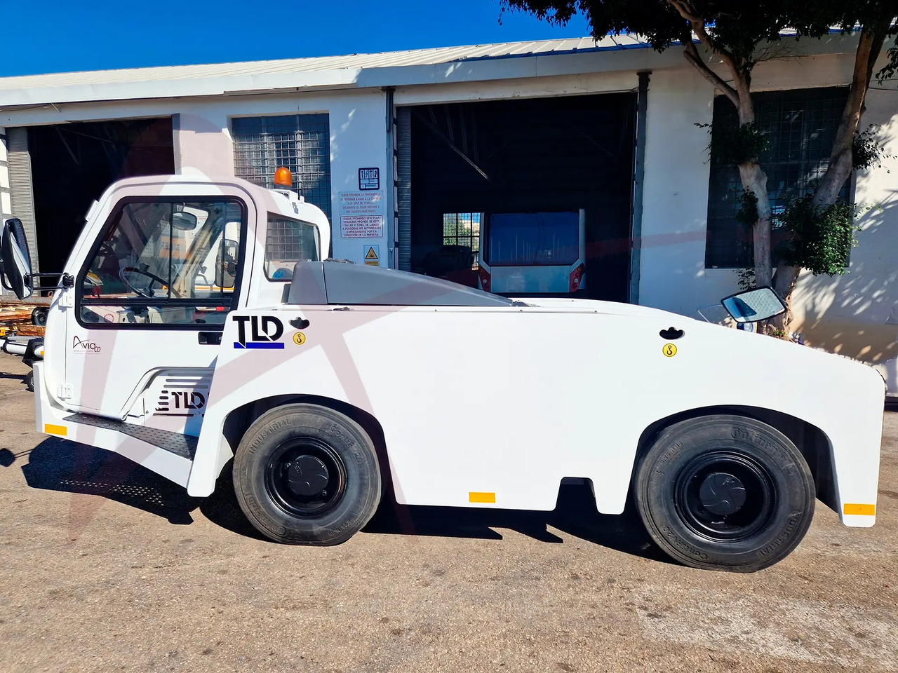 TLD TMX-150/15 - Аэродромный тягач: фото 3 TLD TMX-150/15 - Аэродромный тягач: фото 3