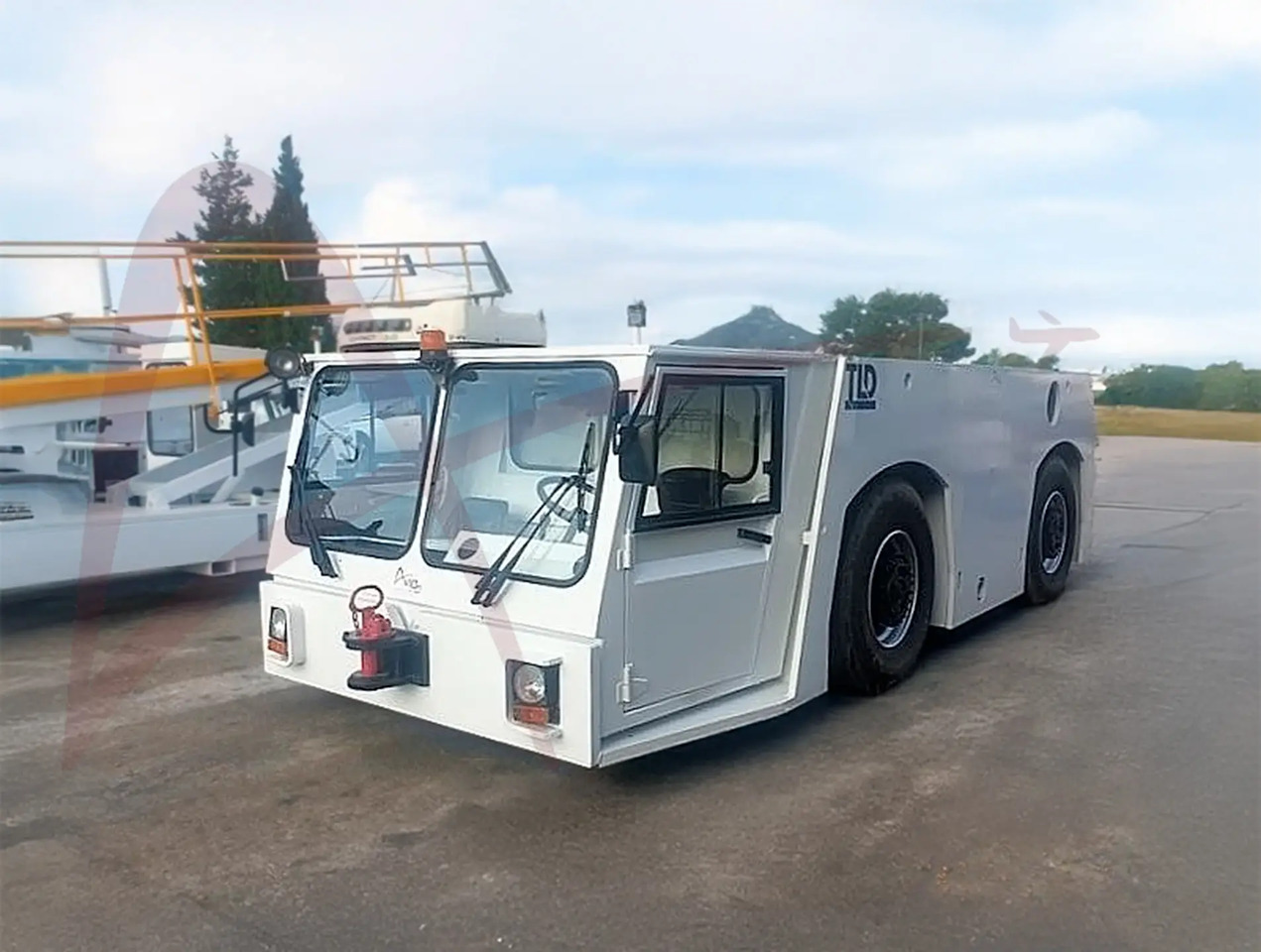 TLD TMX-400 - Аэродромный тягач: фото 2 TLD TMX-400 - Аэродромный тягач: фото 2
