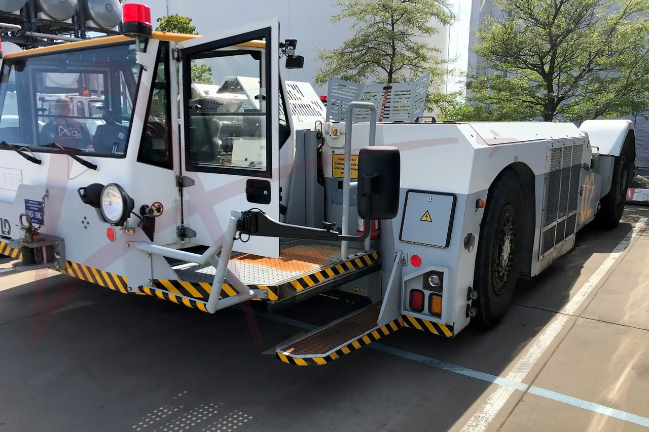 TLD TPX-500-MTS - Аэродромный тягач: фото 1 TLD TPX-500-MTS - Аэродромный тягач: фото 1