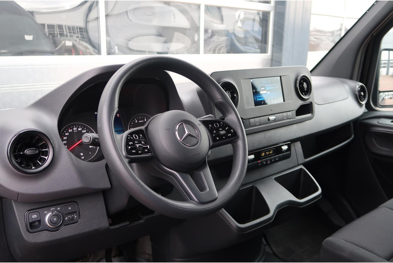 Mercedes-Benz Sprinter 317 CDI L2H2 AUT/ 3.5T/ CAMERA/ MBUX/ CRUISE/ AIRCO - Цельнометаллический фургон: фото 2 Mercedes-Benz Sprinter 317 CDI L2H2 AUT/ 3.5T/ CAMERA/ MBUX/ CRUISE/ AIRCO - Цельнометаллический фургон: фото 2