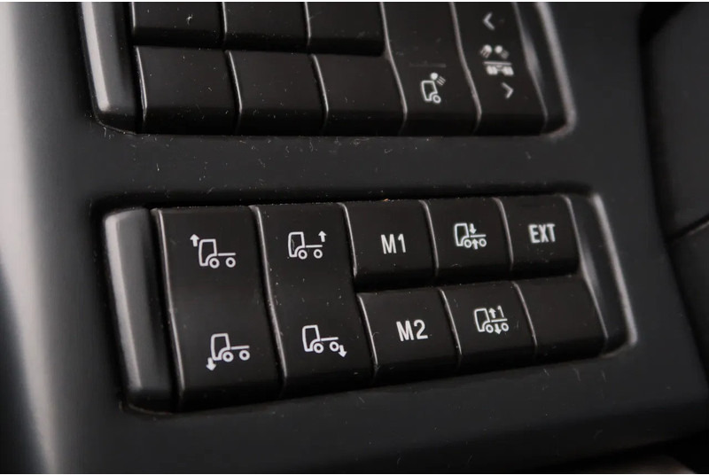 Scania P500 6x2/ FULL AIR/ HYDRAULIC/ LEATHER/ 2.950 WB/ DIFF LOCK/ SLIDE DISH - Тягач: фото 4 Scania P500 6x2/ FULL AIR/ HYDRAULIC/ LEATHER/ 2.950 WB/ DIFF LOCK/ SLIDE DISH - Тягач: фото 4