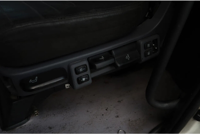 Тягач Scania R520 V8 RETARDER/ DIFF LOCK/ PARK AIRCO/ 2X TANK: фото 11 Тягач Scania R520 V8 RETARDER/ DIFF LOCK/ PARK AIRCO/ 2X TANK: фото 11