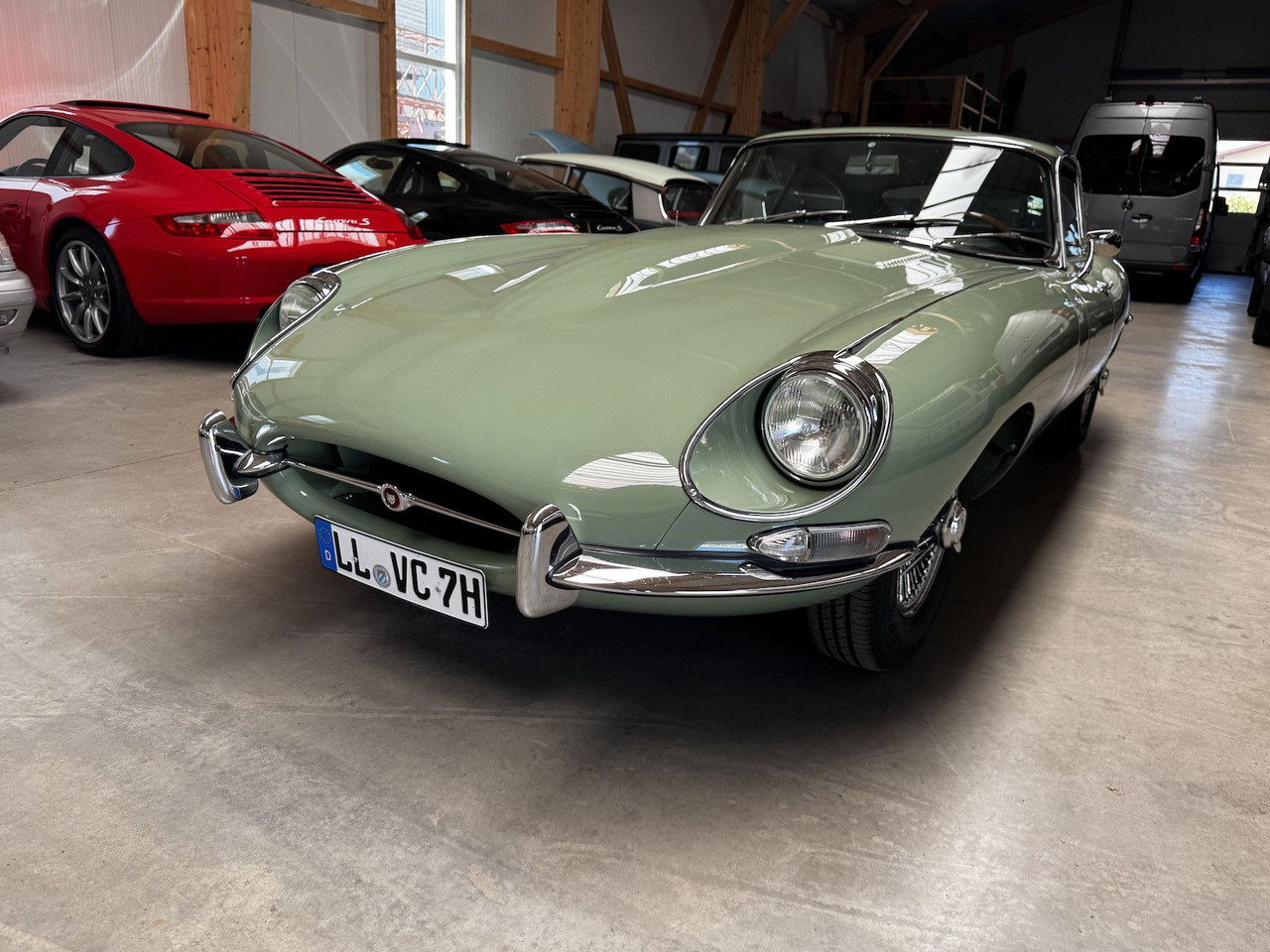 Jaguar E-Type 4.2 Litre Serie 1.5 FHC - Легковой автомобиль: фото 2 Jaguar E-Type 4.2 Litre Serie 1.5 FHC - Легковой автомобиль: фото 2