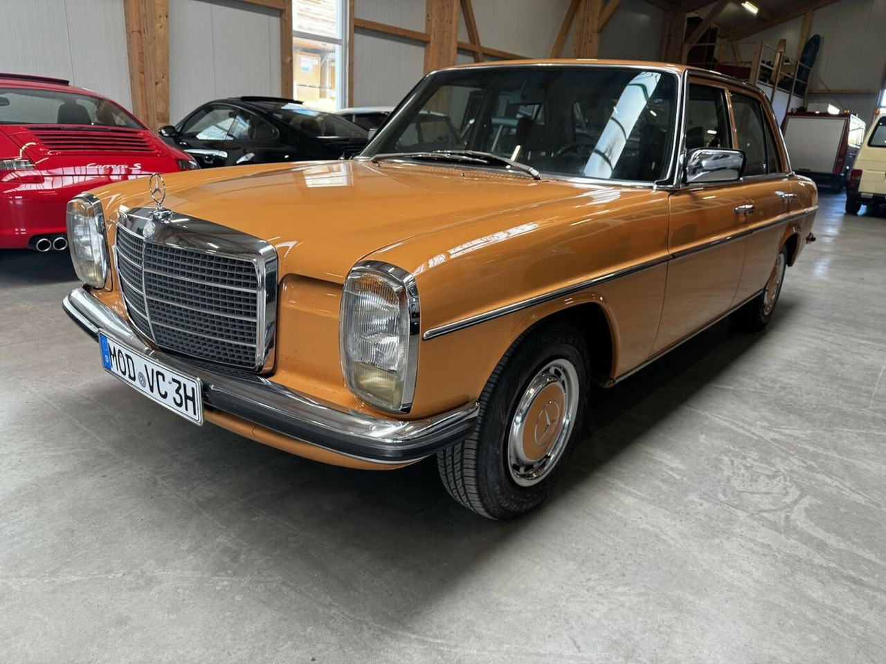 Mercedes-Benz 200 D/8 - Седан: фото 1 Mercedes-Benz 200 D/8 - Седан: фото 1