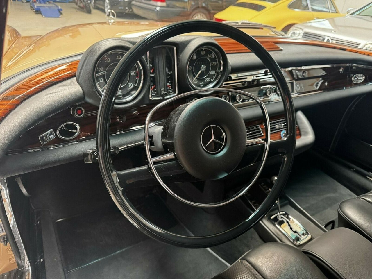 Mercedes-Benz 280 SE Cabrio W111 BRABUS-Classic Restauration в лизинг Mercedes-Benz 280 SE Cabrio W111 BRABUS-Classic Restauration: фото 13