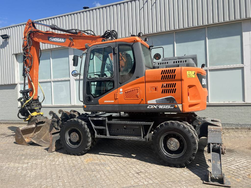 Doosan DX 165 W-5 2017 8450 H ENGCON ROTOTILT - Колёсный экскаватор: фото 4 Doosan DX 165 W-5 2017 8450 H ENGCON ROTOTILT - Колёсный экскаватор: фото 4
