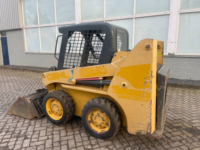 Gehl 3840 E 2015 - Мини-погрузчик с бортовым поворотом: фото 3 Gehl 3840 E 2015 - Мини-погрузчик с бортовым поворотом: фото 3