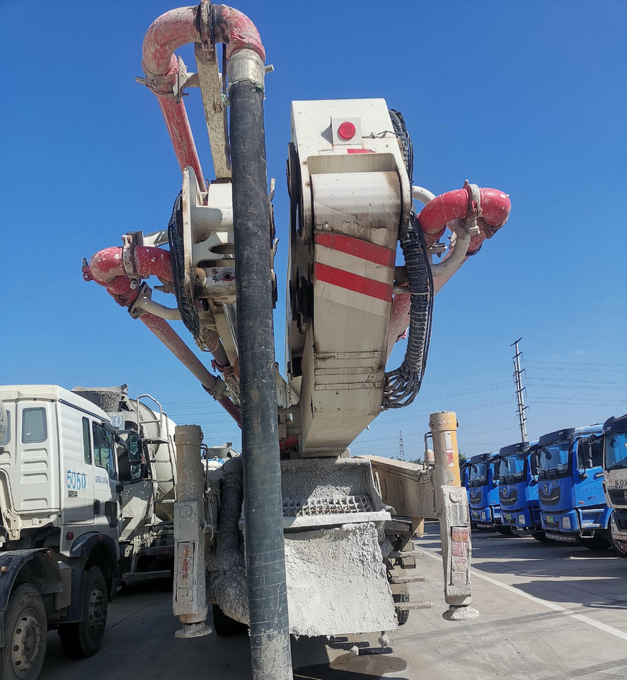 Автобетононасос XCMG Factory Second Hand Hydraulic Concrete Pump HB62V 62m Cement Punp Truck For Sale: фото 6