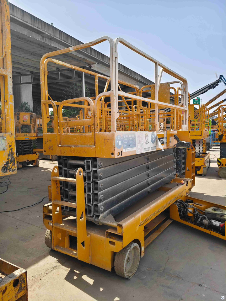 XCMG GTJZ1412 14m diesel hydraulic used scissor lift platform - Ножничный подъемник: фото 5 XCMG GTJZ1412 14m diesel hydraulic used scissor lift platform - Ножничный подъемник: фото 5