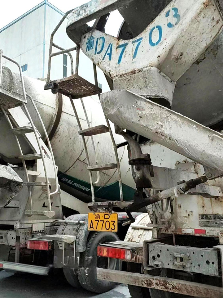 XCMG Manufacturer Used Cement Mixer Truck G4804B 12m³ Truck-mounted Concrete Mixer Truck - Автобетоносмеситель: фото 4 XCMG Manufacturer Used Cement Mixer Truck G4804B 12m³ Truck-mounted Concrete Mixer Truck - Автобетоносмеситель: фото 4