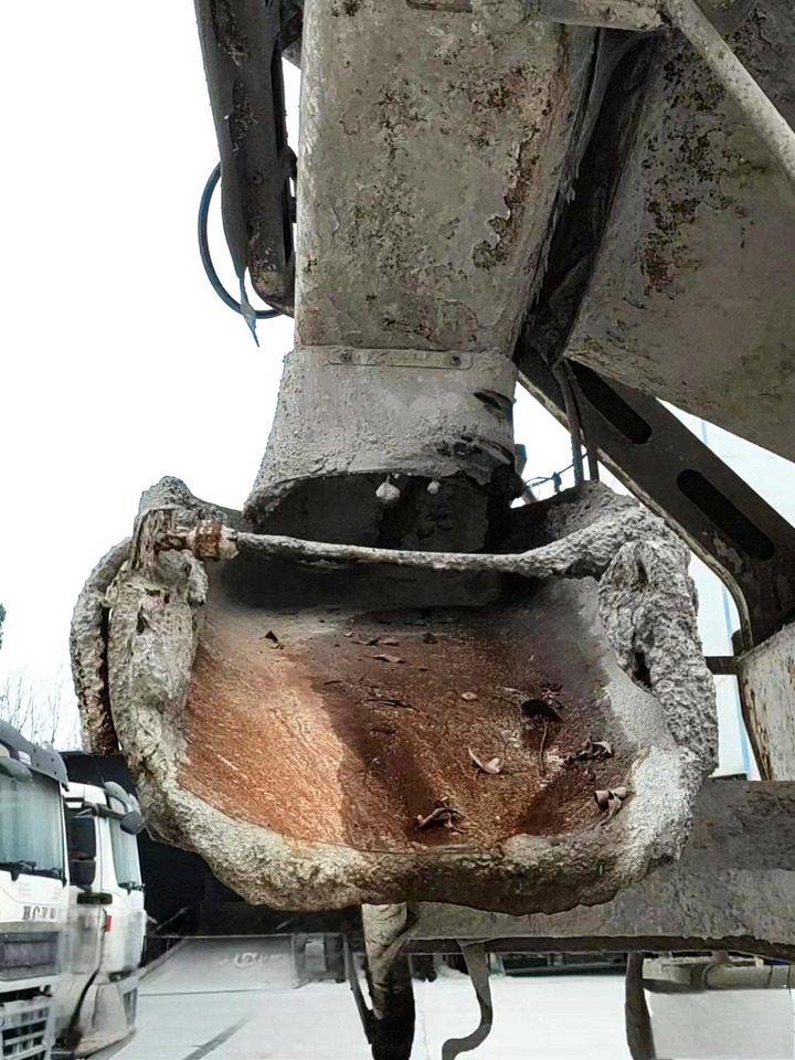 XCMG Official 12cubic G4804B Second Hand China Concrete Mixer Trucks With High Quality - Автобетоносмеситель: фото 5 XCMG Official 12cubic G4804B Second Hand China Concrete Mixer Trucks With High Quality - Автобетоносмеситель: фото 5