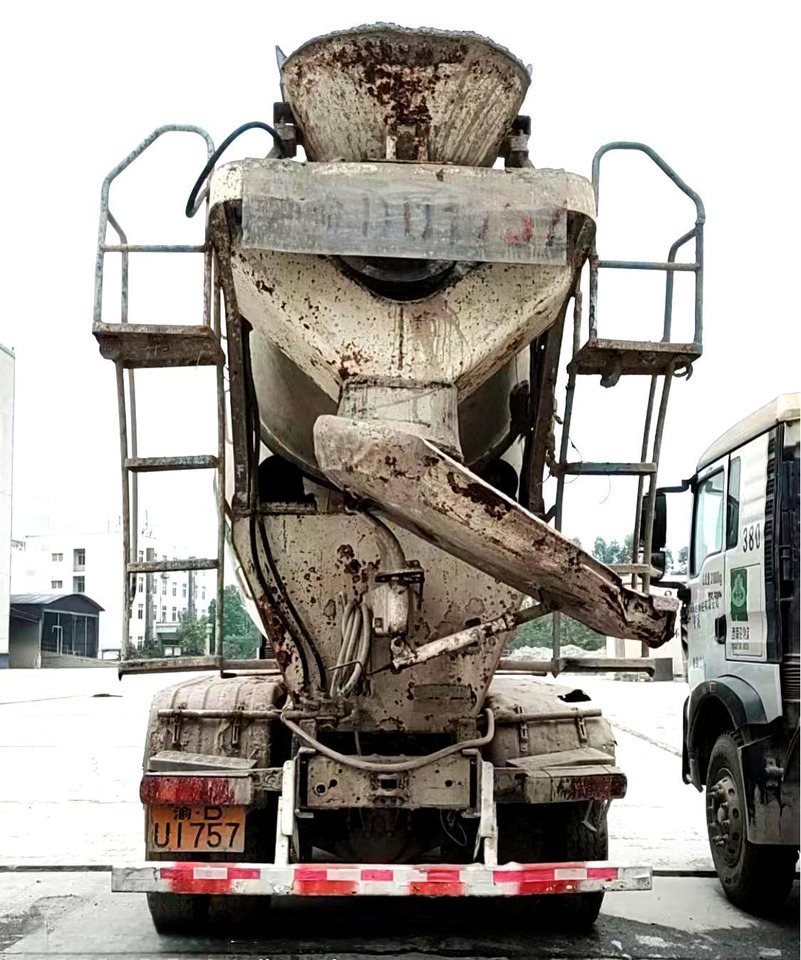 XCMG Official G4804B 12cubic Used Hydraulic Diesel Concrete Mixer Truck Second Hand Cement Mixers Sale - Автобетоносмеситель: фото 4 XCMG Official G4804B 12cubic Used Hydraulic Diesel Concrete Mixer Truck Second Hand Cement Mixers Sale - Автобетоносмеситель: фото 4