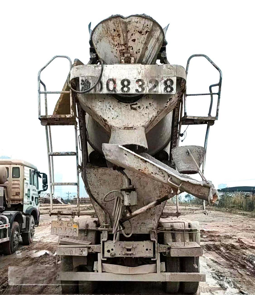 XCMG Official Second Hand Concrete Mixer Trucks G4804B Cheap Cement Mixers For Sale - Автобетоносмеситель: фото 4 XCMG Official Second Hand Concrete Mixer Trucks G4804B Cheap Cement Mixers For Sale - Автобетоносмеситель: фото 4