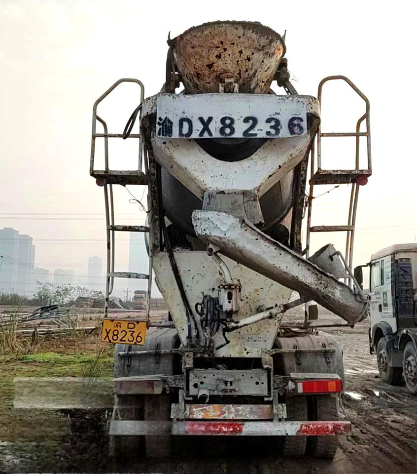 XCMG Official Second Hand Diesel Concrete Mixer Truck G4804B 12m³ Cement Mixer Truck Price - Автобетоносмеситель: фото 4 XCMG Official Second Hand Diesel Concrete Mixer Truck G4804B 12m³ Cement Mixer Truck Price - Автобетоносмеситель: фото 4