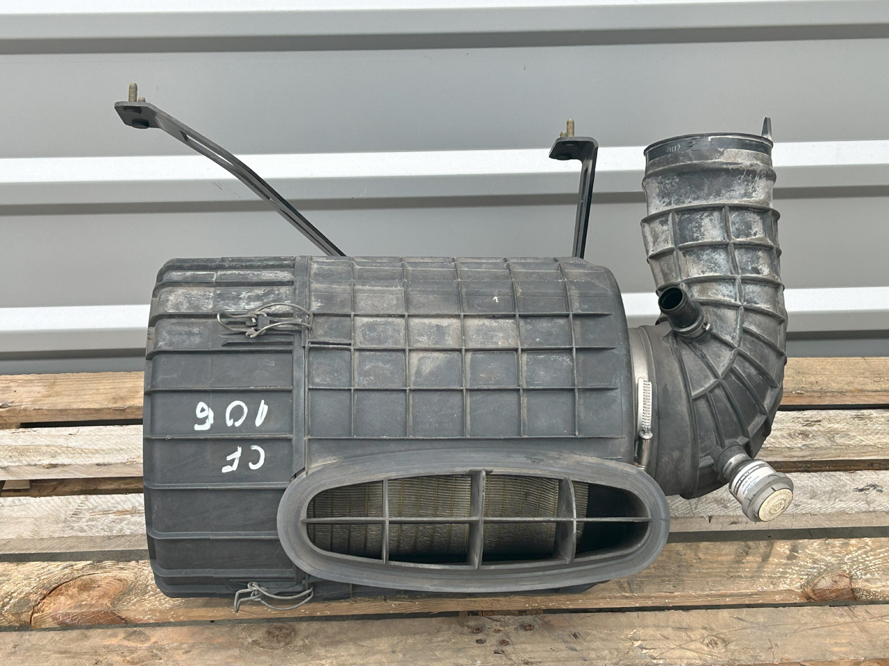 DAF CF EURO 6 AIR FILTER HOUSING - Воздушный фильтр: фото 1 DAF CF EURO 6 AIR FILTER HOUSING - Воздушный фильтр: фото 1