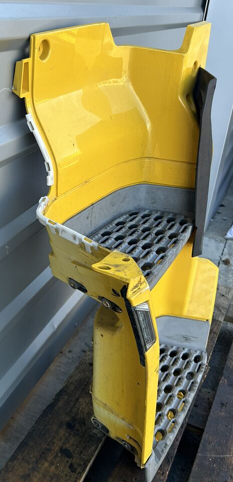 DAF XF 106 G2 / XG RIGHT FOOT STEP - Боковая подножка для Грузовиков: фото 2 DAF XF 106 G2 / XG RIGHT FOOT STEP - Боковая подножка для Грузовиков: фото 2
